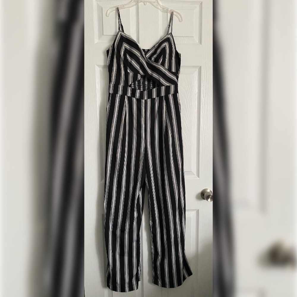 Strip black and white jumper with pockets size large